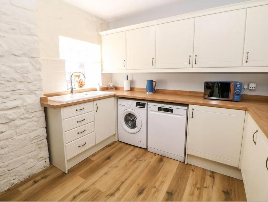 Babbling Brook Cottage Stony Middleton Extérieur photo